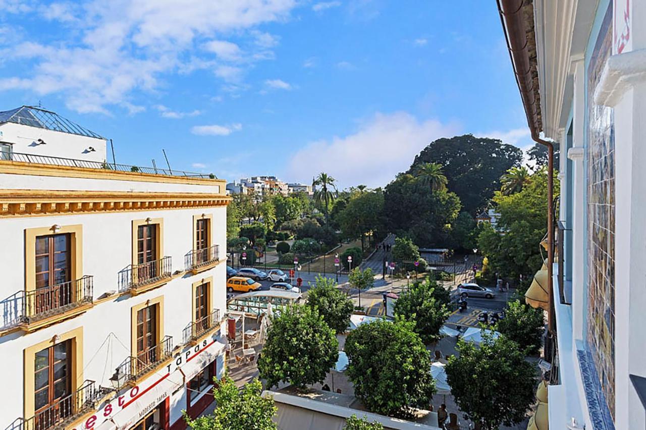 Palacio Del Siglo XVII Frente A Los Jardines De Murillo เซบีญา ภายนอก รูปภาพ